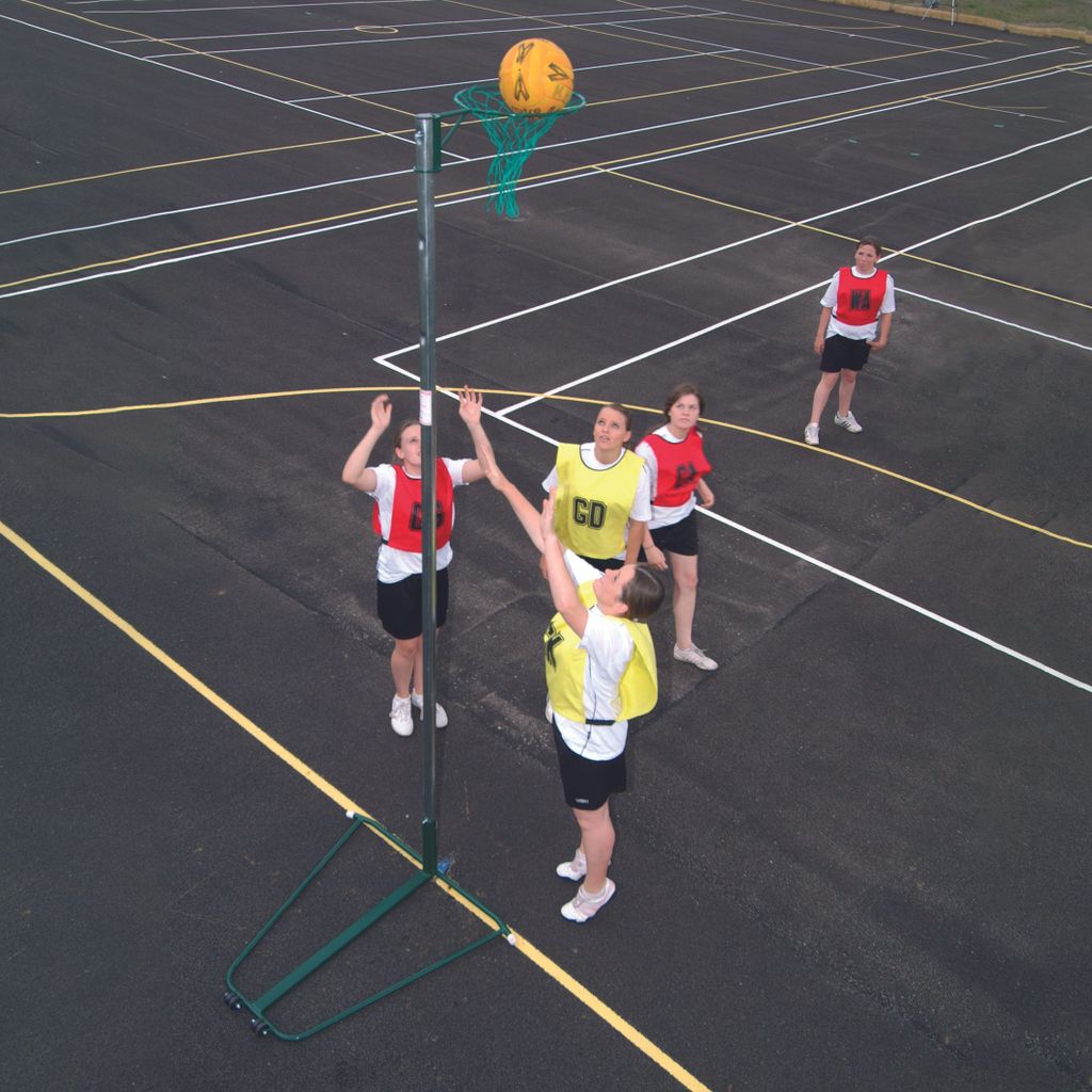 FREESTANDING WHEELAWAY NETBALL POST