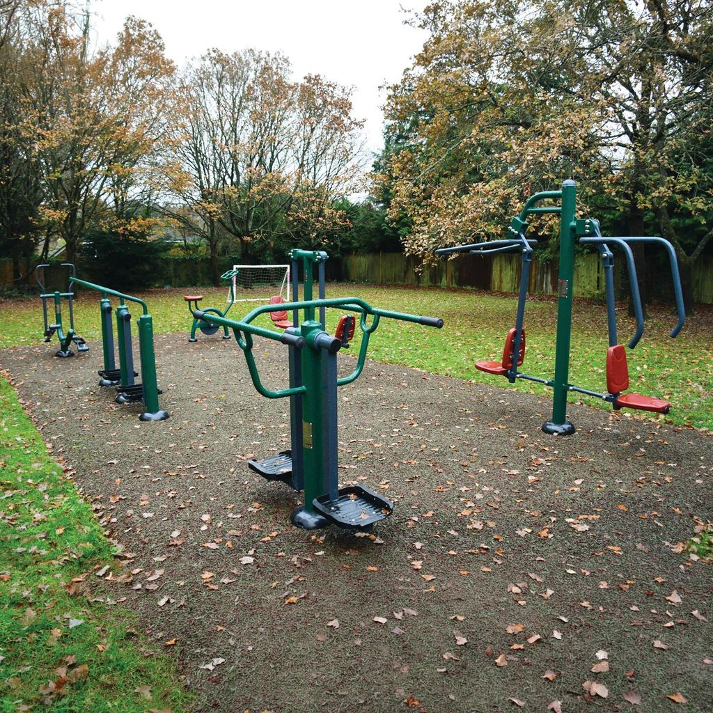 TARGET MUSCLE OUTDOOR GYM