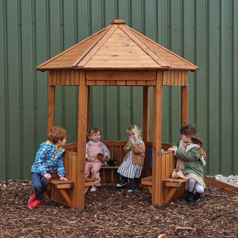 ARNOLD CIRCUS TALKING SHELTER