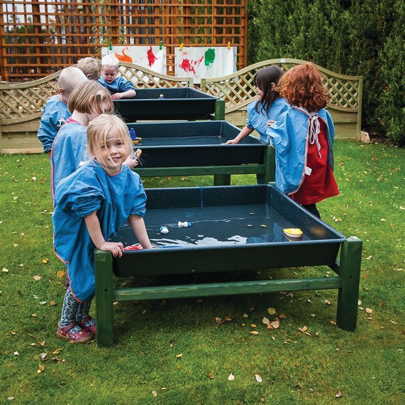 LARGE SQUARE TRAYS WITH WOODEN STANDS