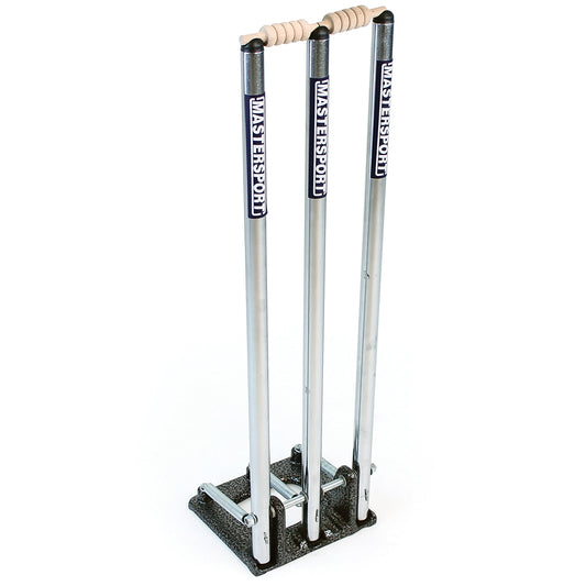 SPRINGBACK CRICKET STUMPS WITH BAILS