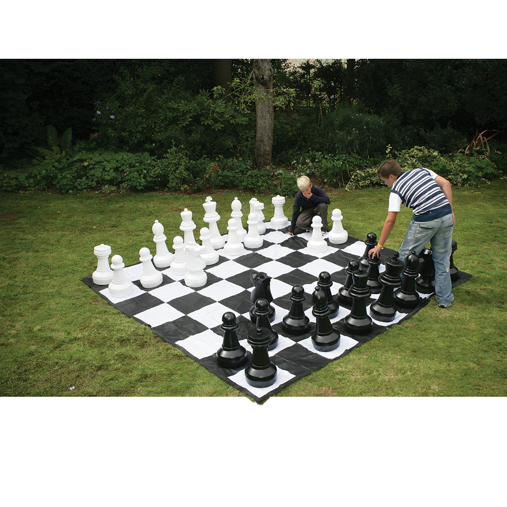 GIANT CHESS