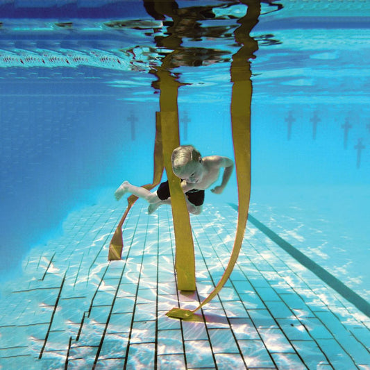 UNDERWATER SWIMMING SLALOM
